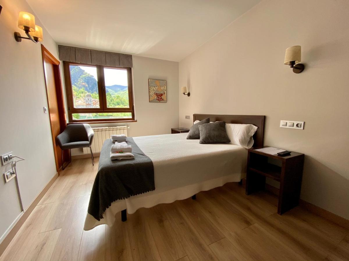 Hotel La Cuna Del Sella Oseja de Sajambre Eksteriør billede